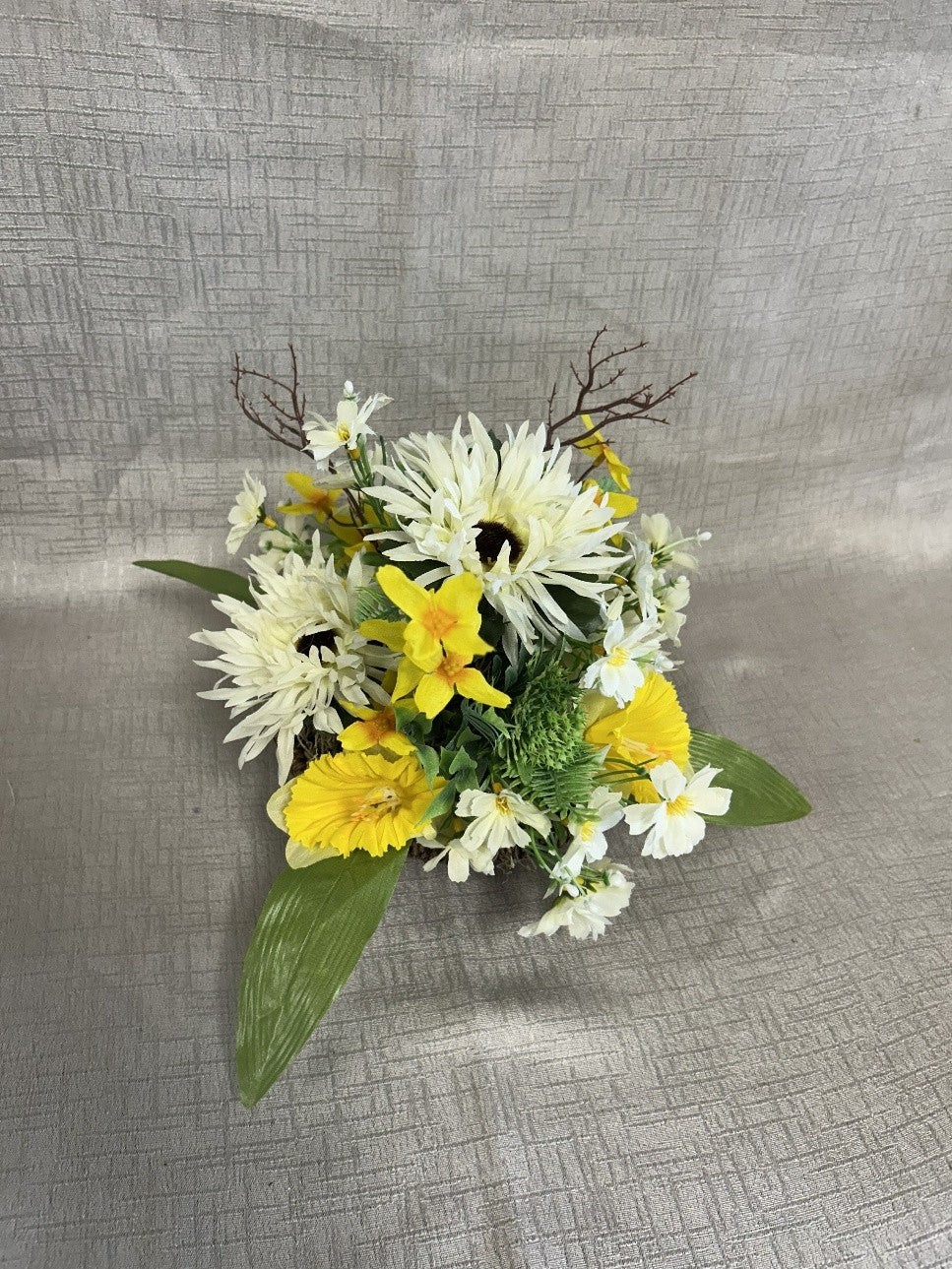 Yelow and white centerpiece